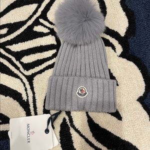 Moncler grey fox fur Pom Pom beanie